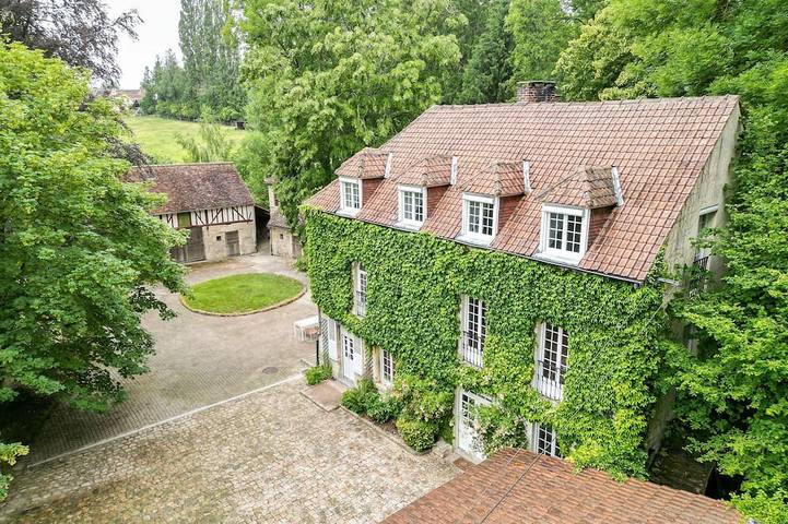 Location de vacances pour 16 personnes, avec Terrasse et Jardin à Ully-Saint-Georges