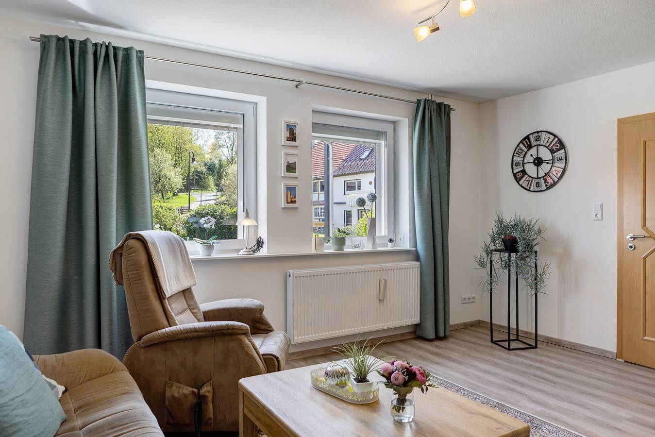 Ganze Wohnung, Ferienwohnung 'Mentel' mit Bergblick, privater Terrasse und Wi-Fi in Knüllwald, Knüllgebirge