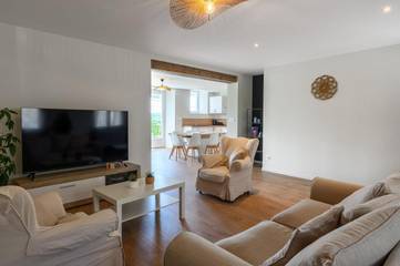 Gîte pour 8 personnes, avec vue et terrasse dans Lunac
