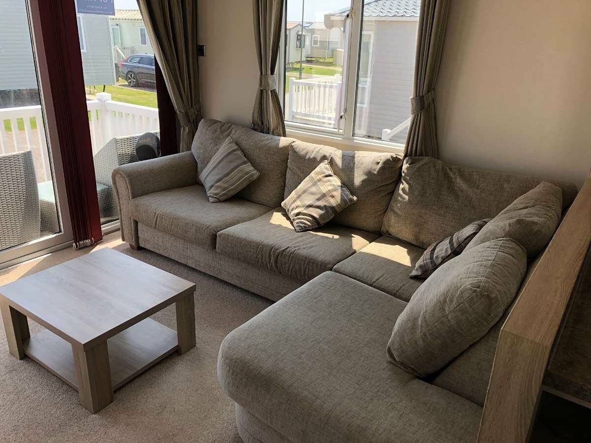 Hopton Holiday Village - Seaview Caravan in Hopton-on-Sea, Great Yarmouth