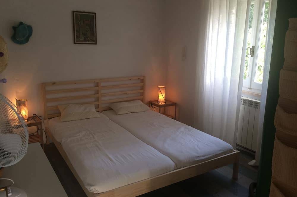 Stunning seaside villa with tennis court and an immense Mediterranean garden. in Isola del Giglio