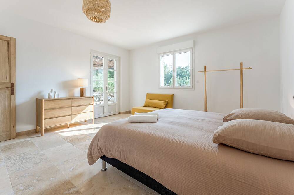 Mas Acquaviva, Air-Conditioned, Sleeps 10, Pool at \"Domaine des Pourpiasses\" in Monteux, Vaucluse