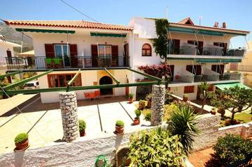 Cottage pour 2 personnes, avec vue et jardin dans Stoupa