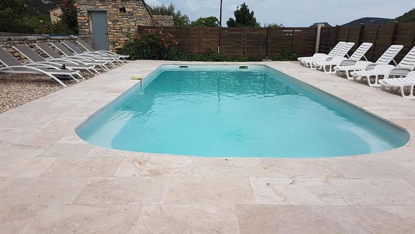Location de vacances pour 12 personnes, avec piscine ainsi que vue et jardin, animaux acceptés à La Cadière-et-Cambo