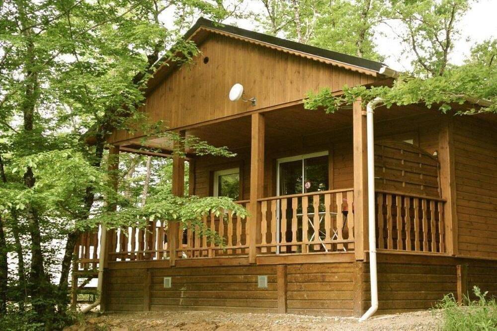 Chalet Les Pivoines de 40m2 + télévision + terrasse couverte - 1/5p in Peyrignac, Périgord Noir