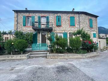 Gîte pour 6 personnes, avec vue et terrasse à Menglon