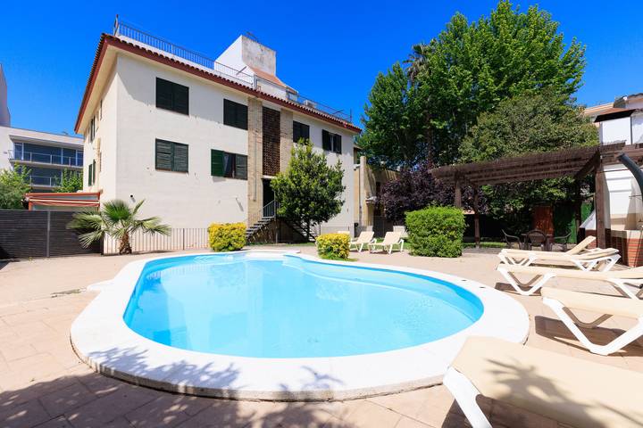 Holiday apartment for 8 people, with garden and pool as well as balcony - 1