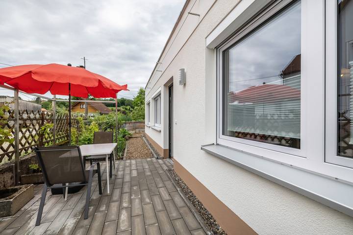 Hel lejlighed, Apartment 'Alb-Sonne' with Private Terrace, Shared Garden and Wi-Fi in Sonnenbühl, Albsteig Trin 11