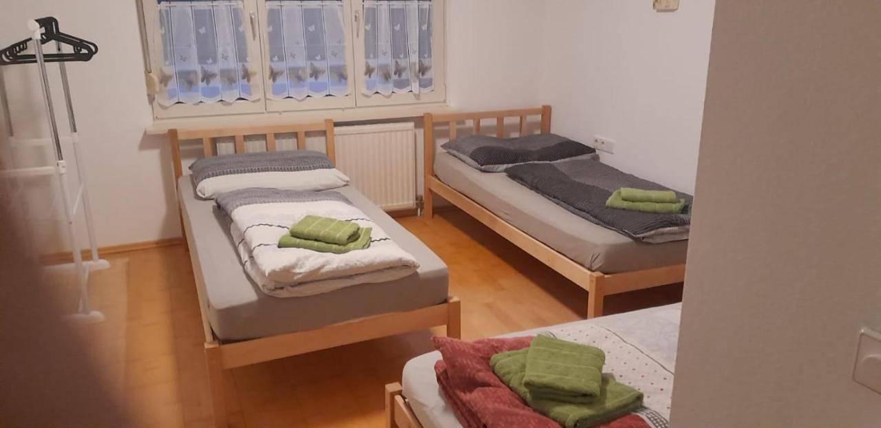 Ganze Wohnung, Basic Triple Room with Shared Bathroom in Dornbirn, Bodensee-Vorarlberg
