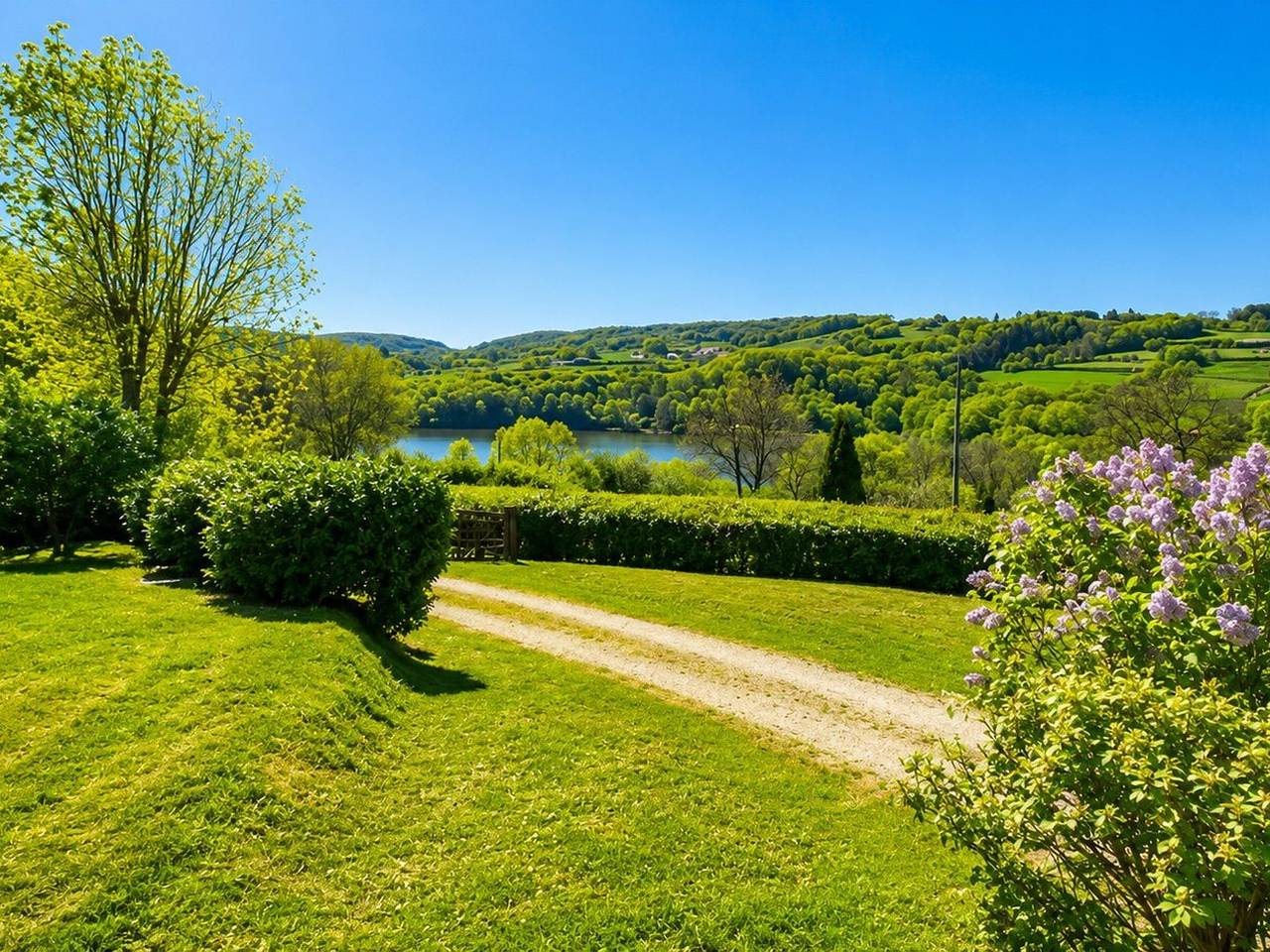 Modernes Chalet im Morvan, ideal für Familien und Freunde in Marigny-l'Église, Naturpark Morvan