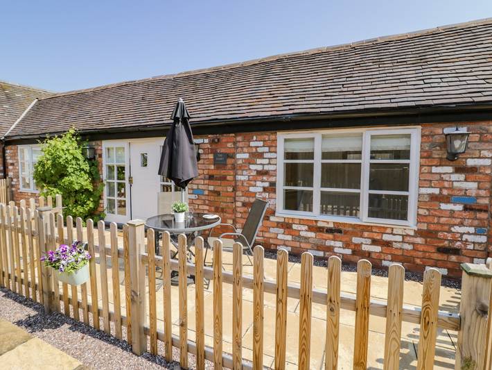 Cottage for 2 people, with garden, with pets in Leicestershire