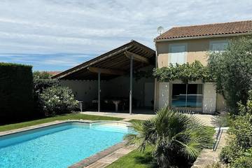 Gîte pour 2 personnes, avec jardin et terrasse à Lagnes