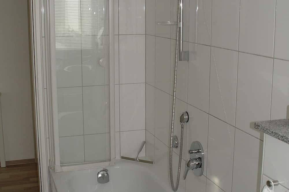 Ganze Wohnung, Wunderschöne, modern eingerichtete Ferienwohnung in ruhiger Lage in Würzburg, Fränkisches Weinland