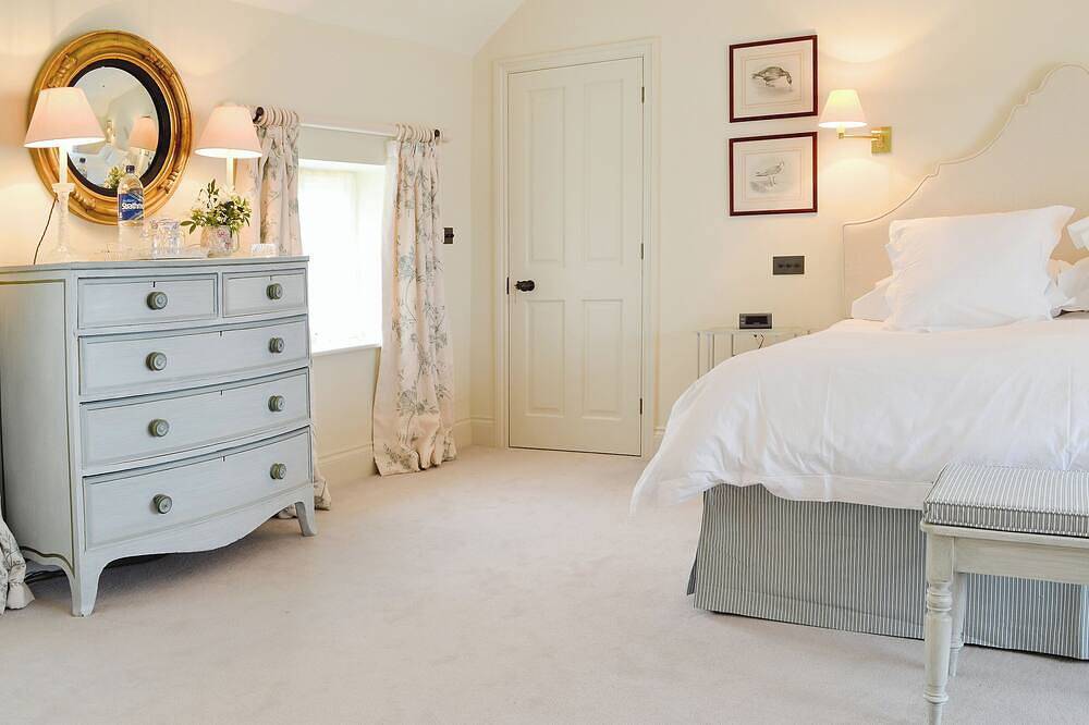 5 bedroom accommodation in Brancaster in Brancaster, Norfolk Coast