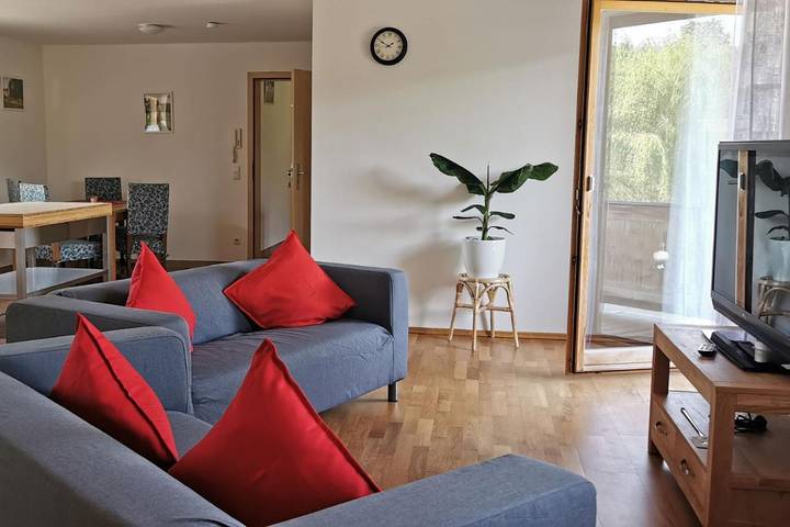 Ferienwohnung für 4 Personen, mit Balkon und Terrasse sowie Garten und Ausblick in Waakirchen