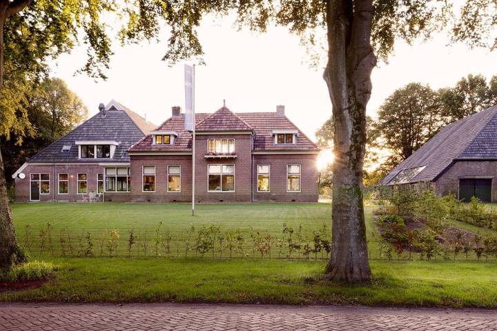 Hotel voor 4 personen, with uitzicht and tuin as well as terras, met huisdier in Eext
