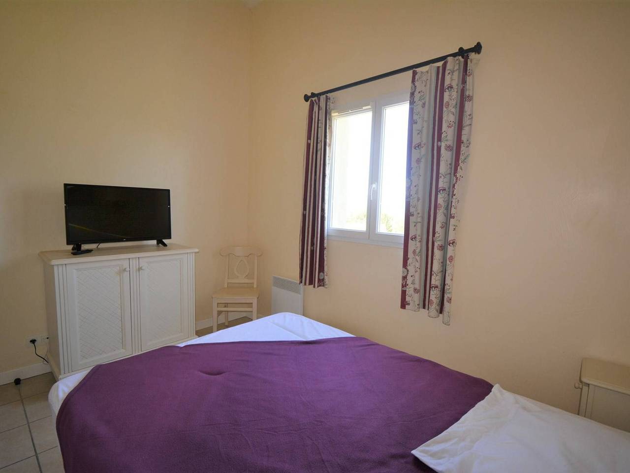 Maison en duplex avec terrasse privative, 3 pièces, 6 pers., animaux admis, parking/wifi payant in Grospierres, Ardèche