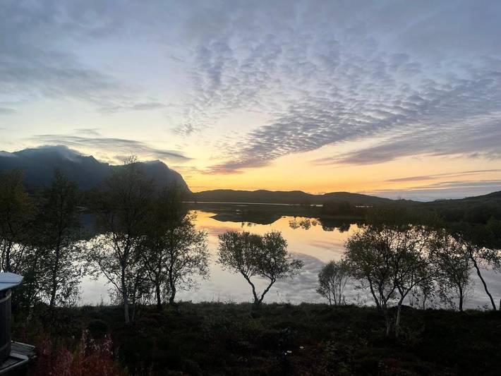 Feriehus for 5 personer, med jacuzzi og hage i Lofoten