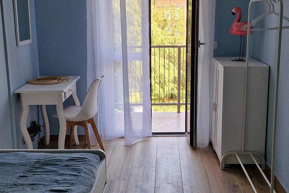 Ganze Wohnung, Enrica apartment, elegant, near the lake historic center free parking in Lovere, Iseosee