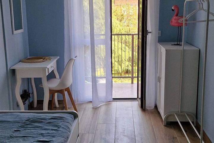 Appartamento intero, Appartamento Enrica, elegante, vicino al lago centro storico parcheggio gratuito in Lovere, Lago d'Iseo