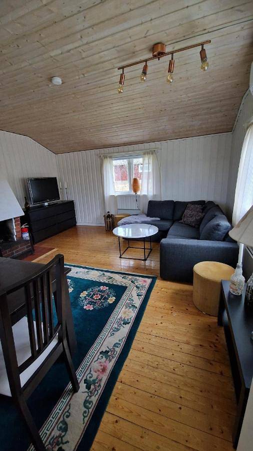 Hus för 4 Personer, med terass samt utsikt och trädgård i Borlänge