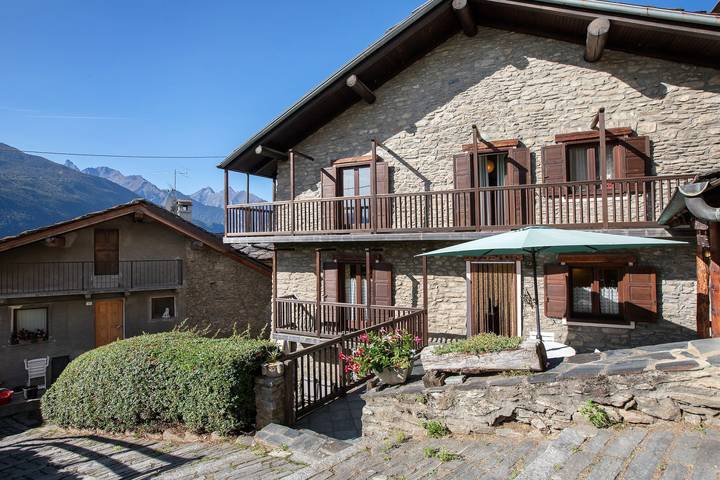 Gîte pour 5 personnes, avec Balcon et Jardin dans La Côte