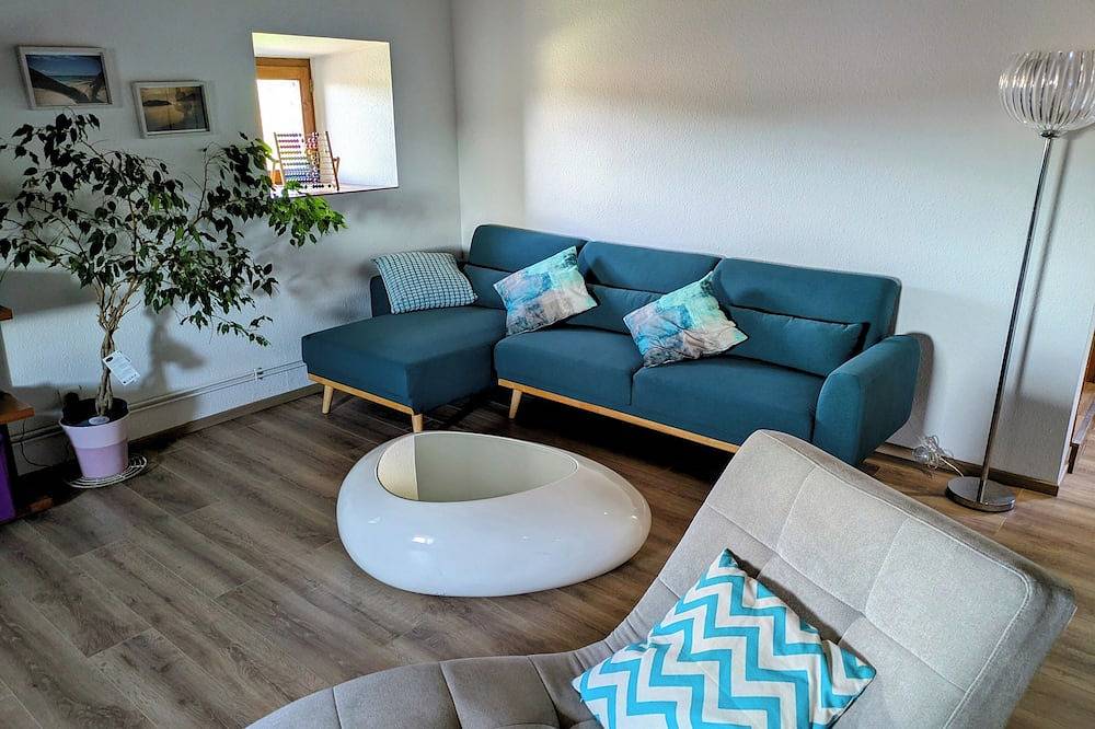 Appartement entier, Douceur et sérénité dans grande demeure avec spa et piscine en saison in Montbéliard, Doubs