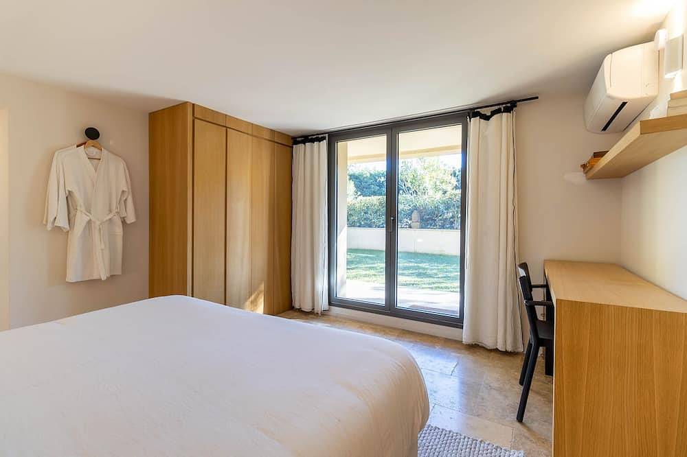 Ganze Wohnung, Mougins Collection - Suite with whirlpool and overflow bath in Mougins Village in Mougins, Mittelmeerküste (Frankreich)