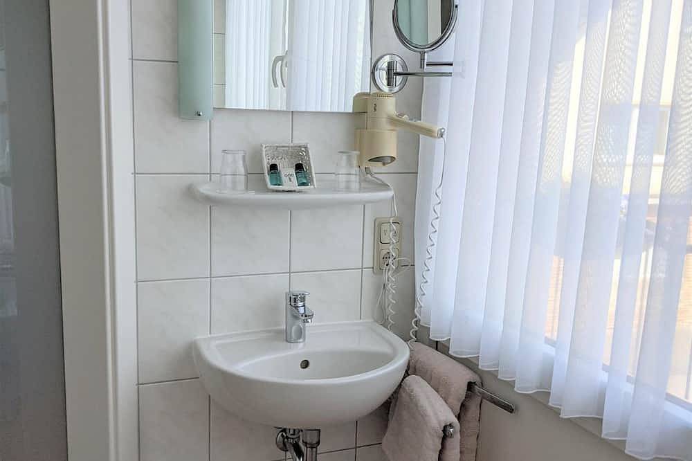 Doppelzimmer mit Bad & Balkon - Hotel-Restaurant Im Goldenen Grund in Körperich, Eifelkreis Bitburg-Prüm