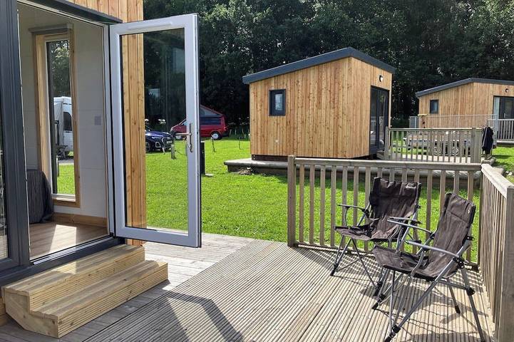 Glamping for 3 people, with garden in Nottinghamshire