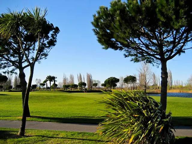 Entire apartment, Air-conditioned apartment in residence with swimming pool in La Grande-Motte, Mediterranean Coast (France)