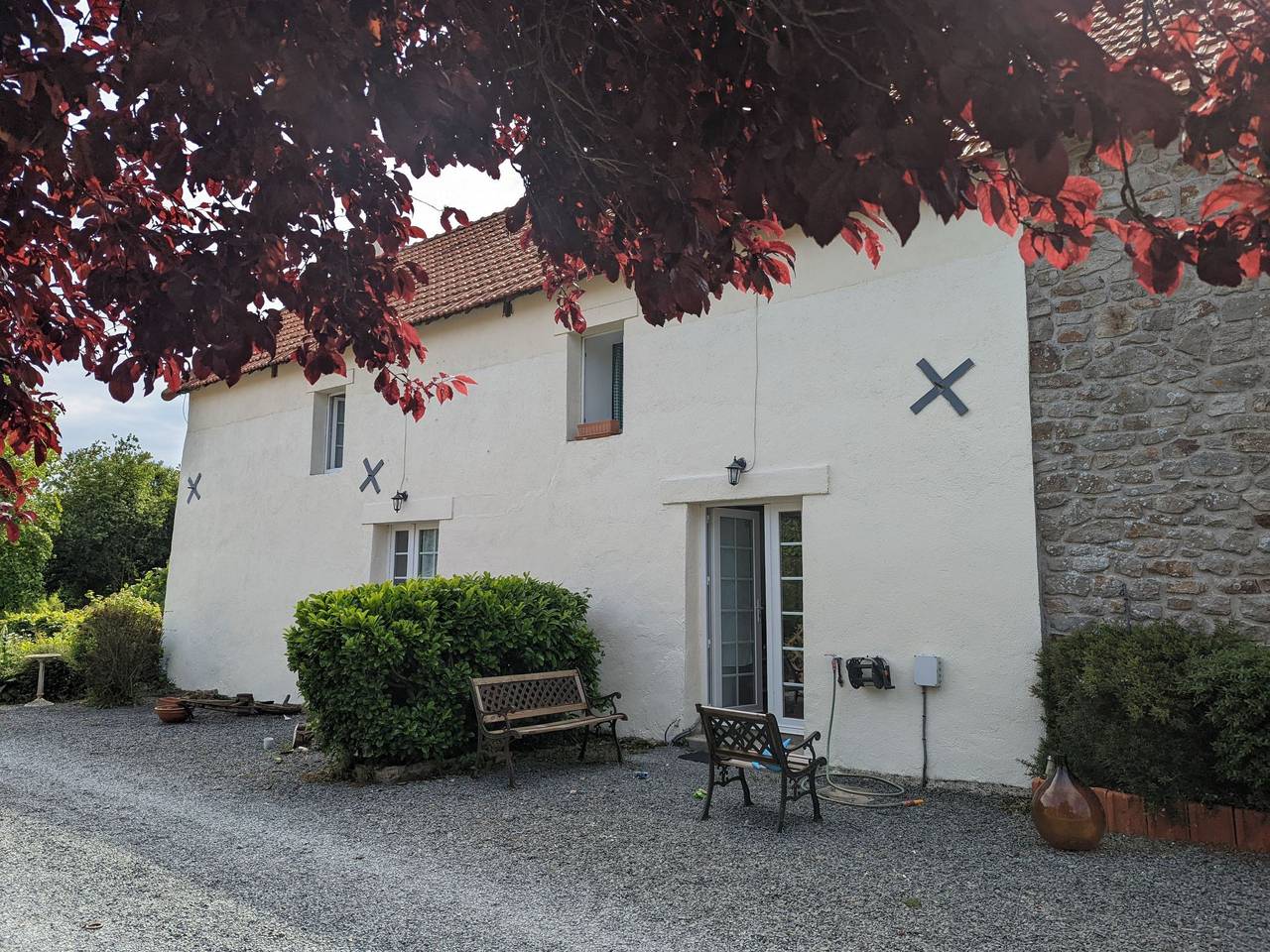 Helles, offenes Ferienhaus, Gemeinschaftspool Hunde in Vesly, Région de Coutances