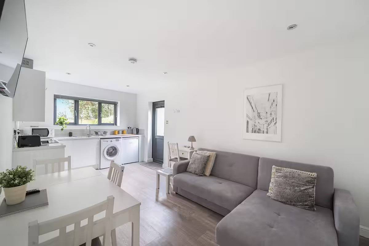 Ganze Ferienwohnung, Lymington 1-Bed Apt, Sleeps 3 with Parking in Lymington, Hampshire