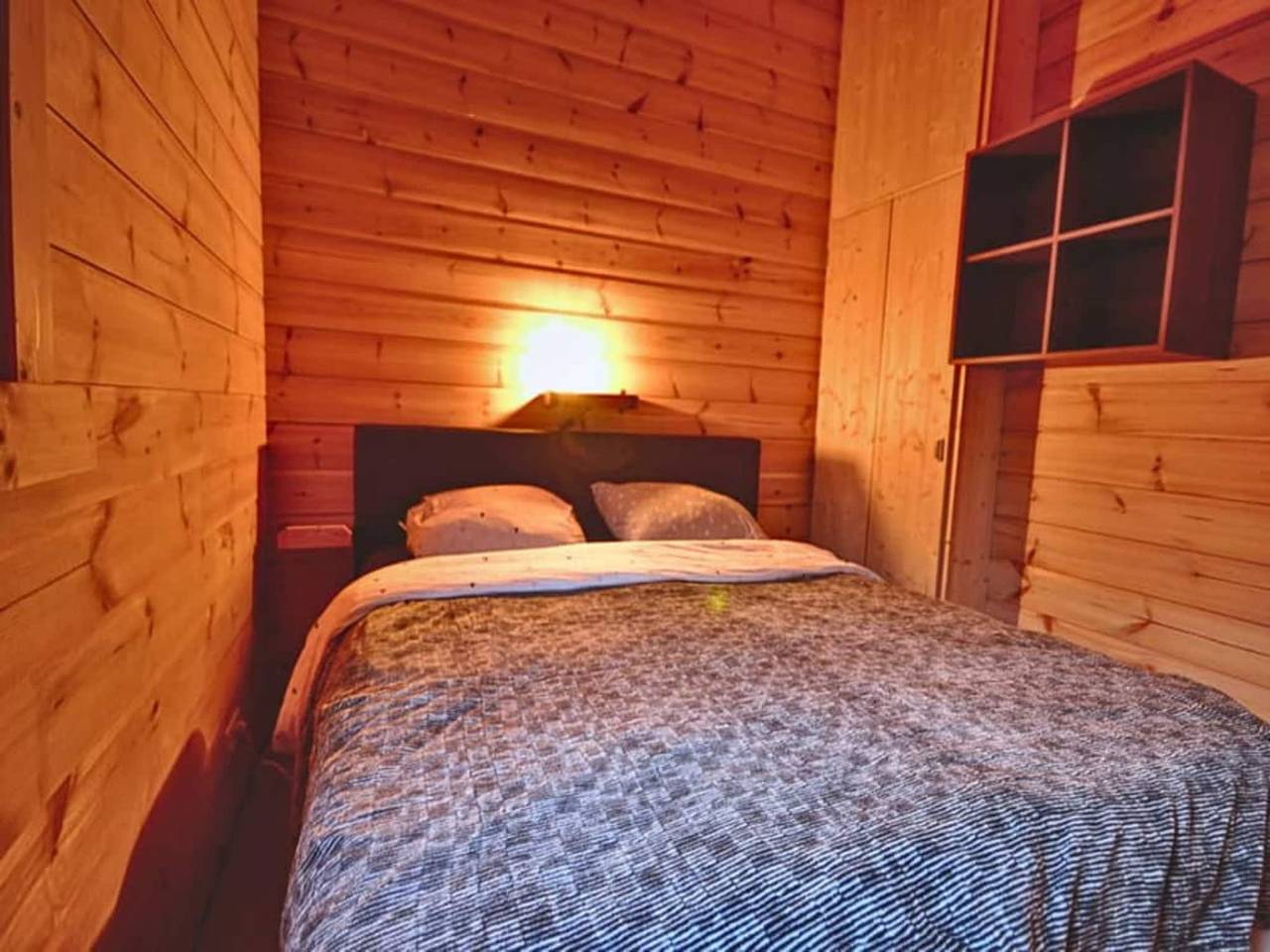 Ardens Chalet met Balkon, Sauna in Viroinval, Parc Naturel Viroin Hermeton