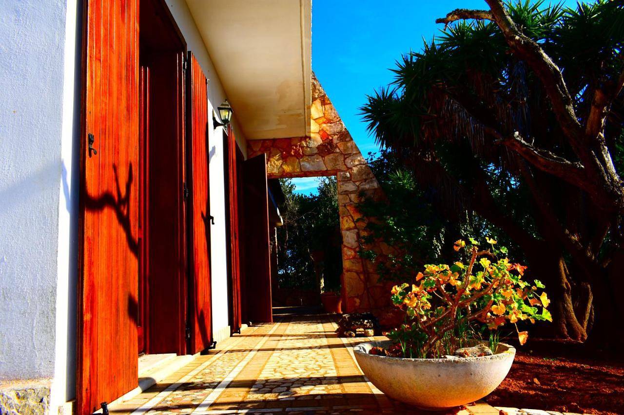 Villa immersa nel verde(*Servizi All Inclusive*) in Copertino, Provincia di Lecce