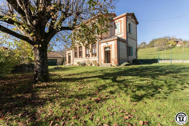 Location de vacances pour 6 personnes, avec jardin dans Montbrun-Bocage