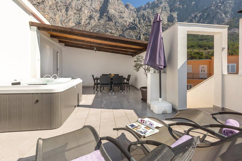 Entire apartment, 2 bedroom nice apartment in Makarska in Veliko Brdo, Makarska