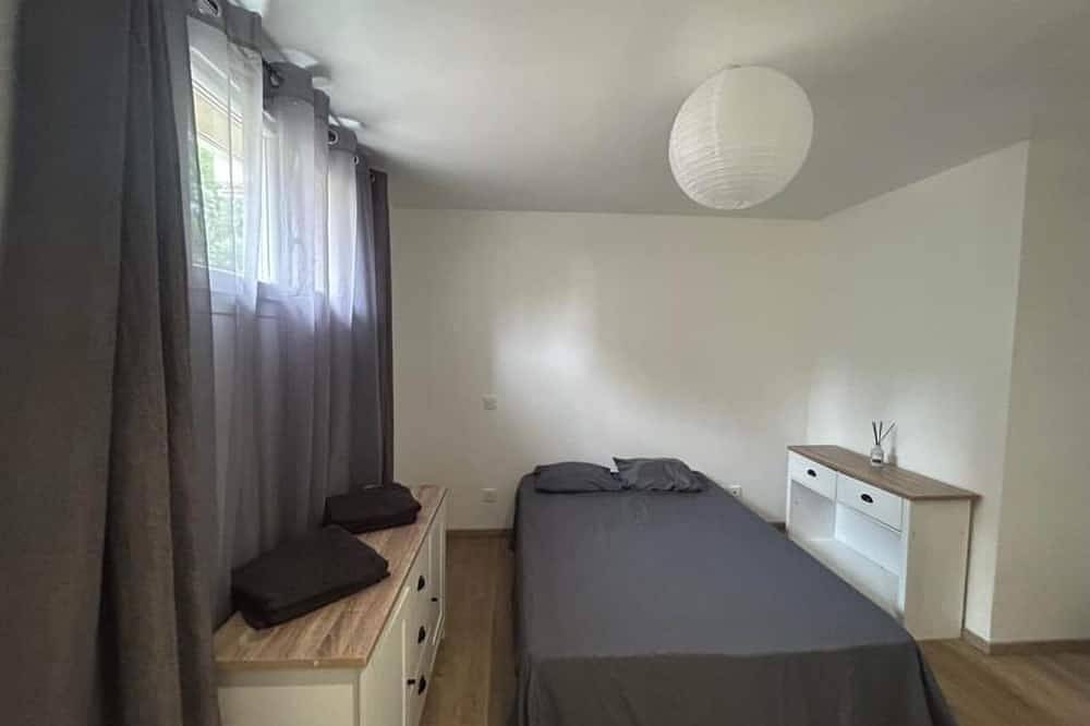 Apartamento entero, Apartment near downtown exhibition center in Castres, Región de Castres