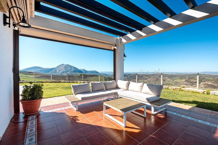 Location de vacances pour 10 personnes, avec jardin et vue sur le lac, animaux acceptés à Antequera - 4