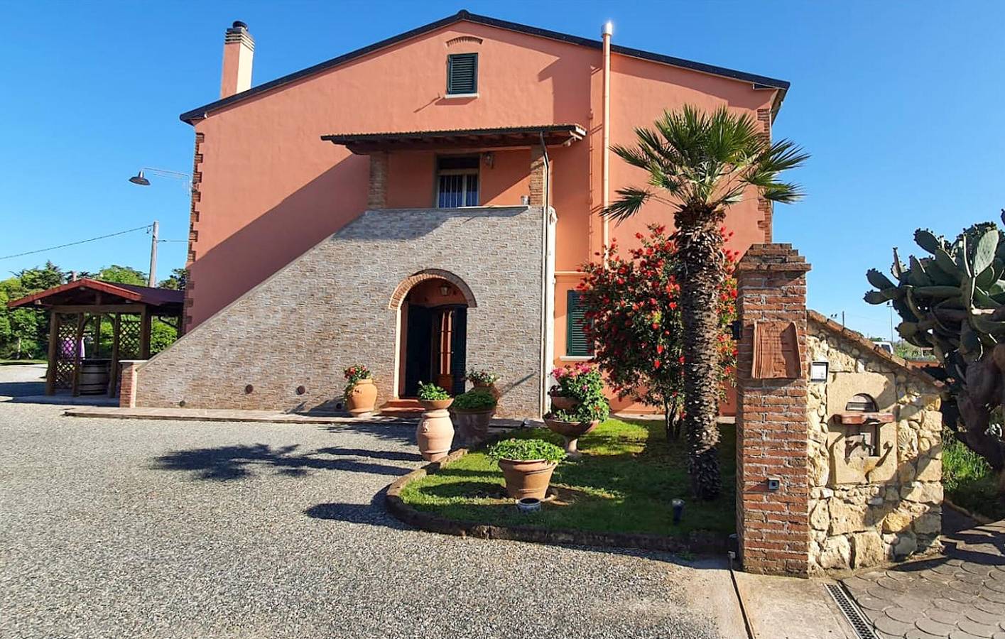 Apartamento vacacional entero, Acogedor apartamento con WiFi, aire acondicionado y aparcamiento, a 2 km de Cecina. in Cecina (desambiguación), Costa Etrusca