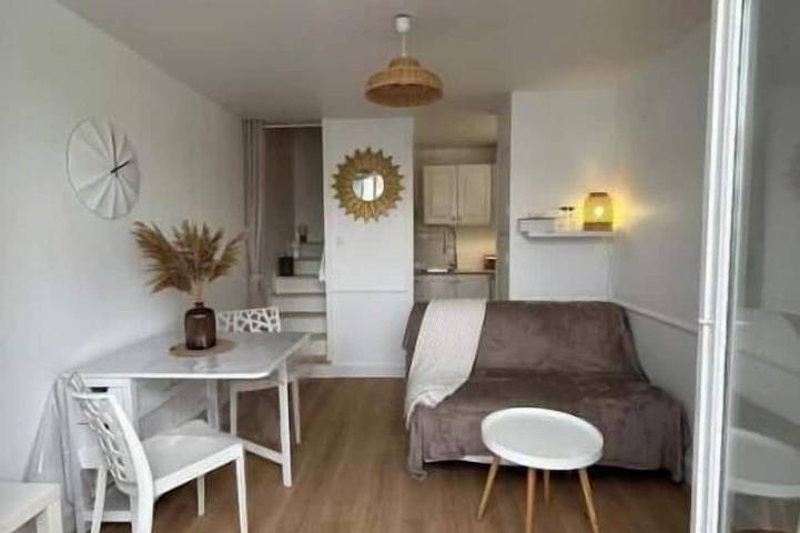 The Little Blue House, a 3-minute walk from the beach in Les Herbiers, Loire-Tal