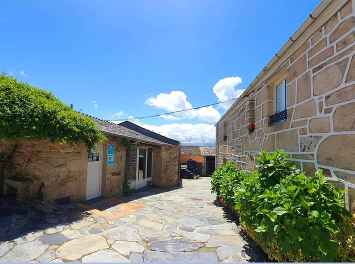 Location de vacances pour 20 personnes, avec jardin et vue ainsi que terrasse et piscine à Sarria (Lugo)