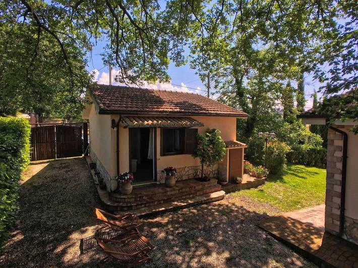 Holiday rental for 3 people, with pool and terrace as well as garden, child-friendly in Lazio