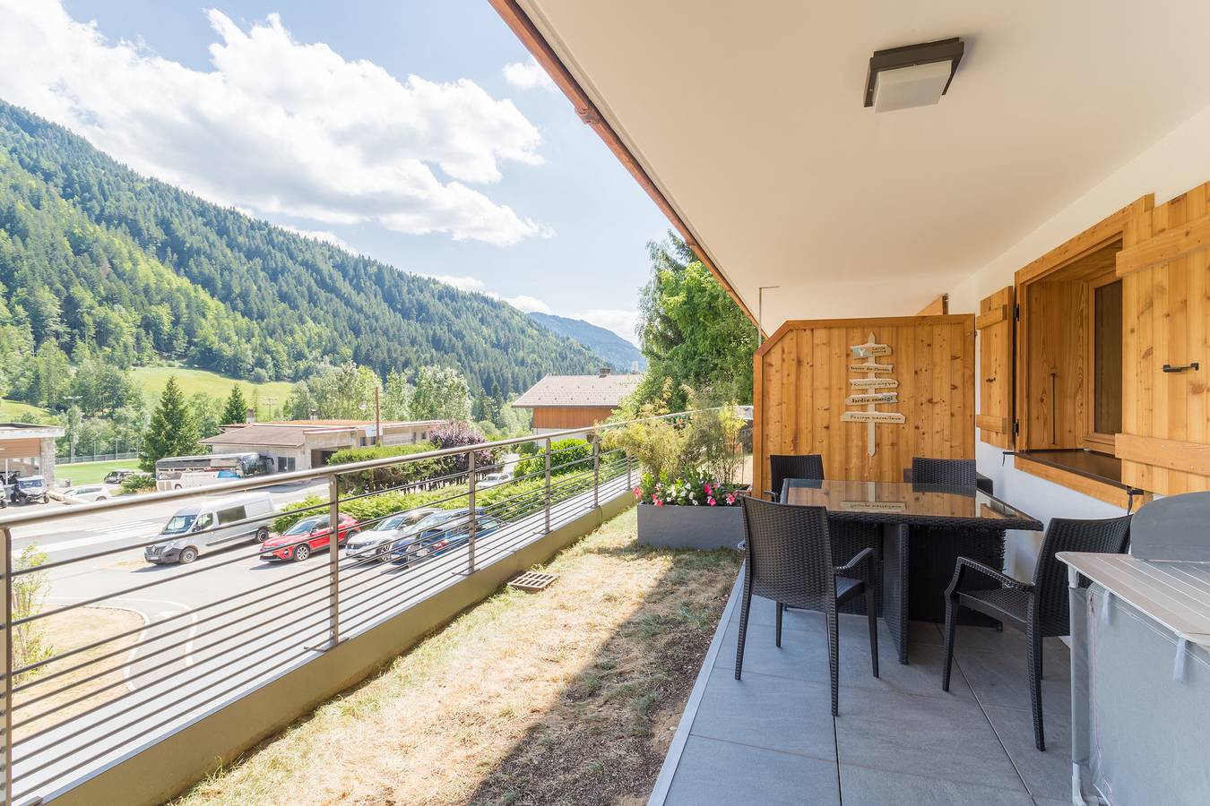 Appartement entier, Appartement 'Le Barat'ski' avec vue sur la montagne, terrasse privée et Wi-Fi in Le Grand-Bornand, Région d'Annecy