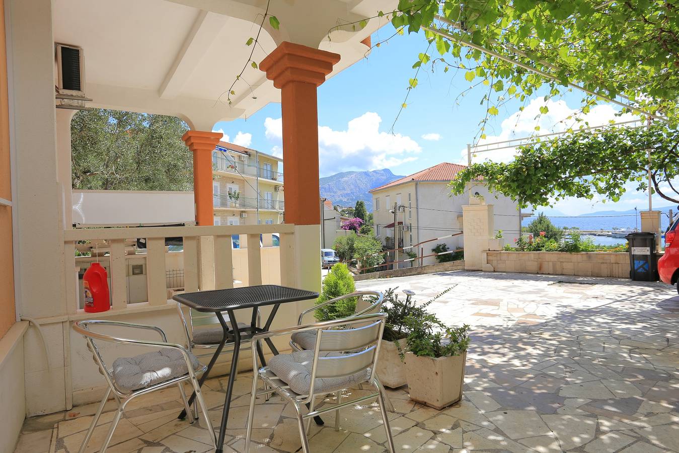 Entire apartment, One bedroom apartment with terrace and sea view Duće (Omiš) A-18302-b in Dugi Rat, Omiš-Riviera