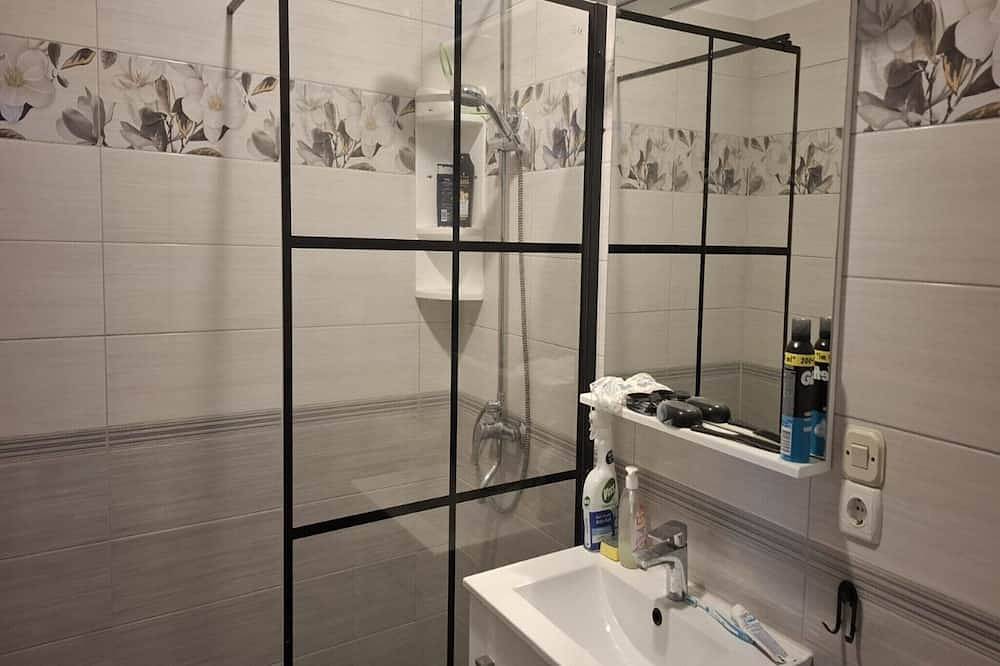 Ganze Wohnung, Two Bedroom Apartment with Sea View and Terrace in Ston, Dubrovnik-Neretva