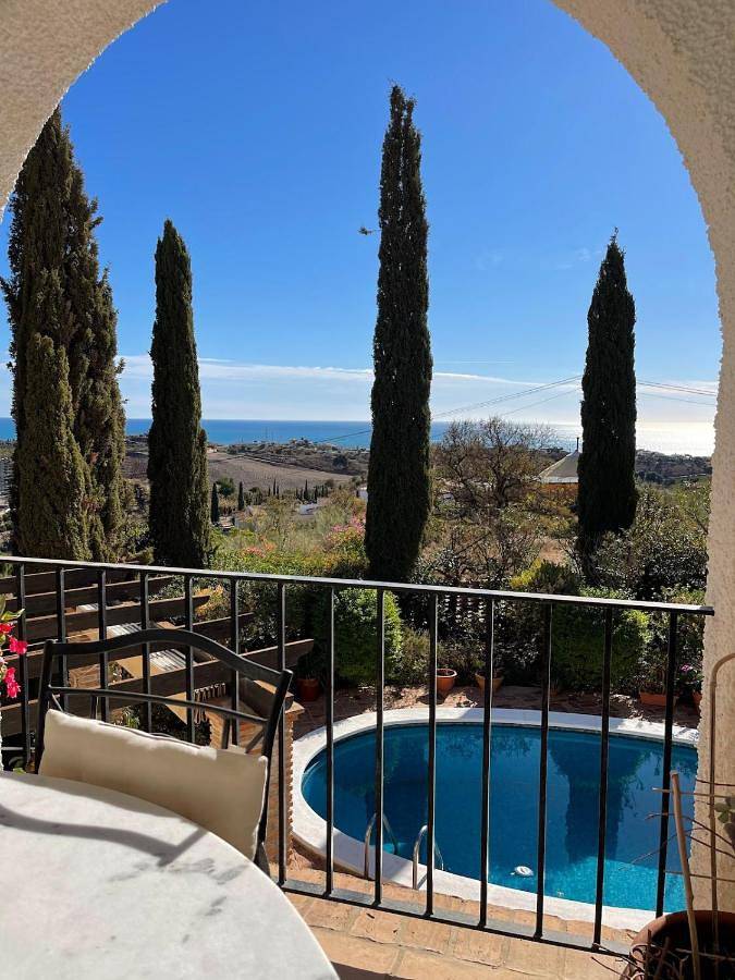 Chalet para 9 personas, con jardín además de vistas y piscina - 1