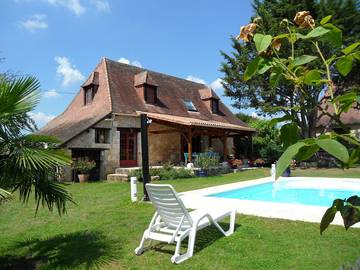 Gîte pour 10 personnes, avec jardin ainsi que terrasse et piscine à La Douze