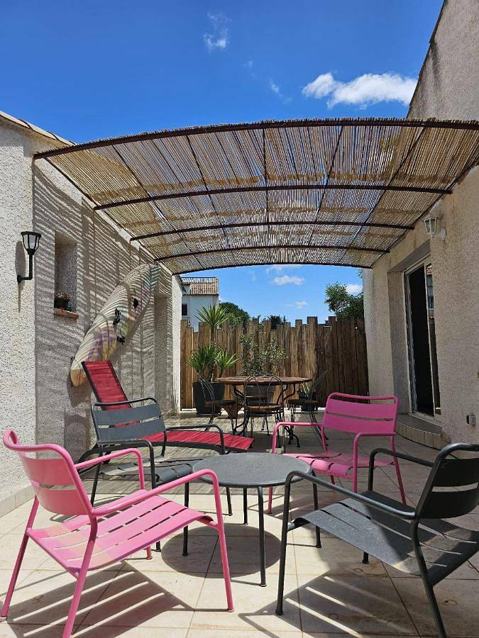 Location de vacances pour 4 personnes, avec Balcon ainsi que Terrasse et Vue à Sussargues