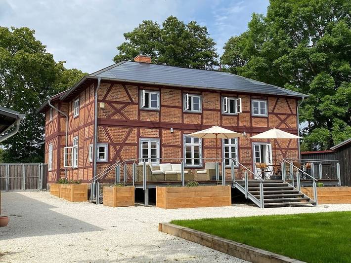 Ferienhaus für 8 Personen, mit Garten und Seeblick sowie Sauna - 1